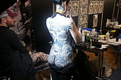 Delphine Noiztoy au Mondial du Tatouage 2016.